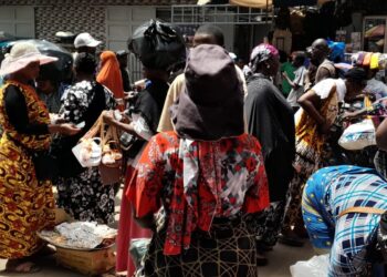 Préparatifs de la fête de Ramadan : vendeurs et acheteurs se plaignent de la cherté de la vie