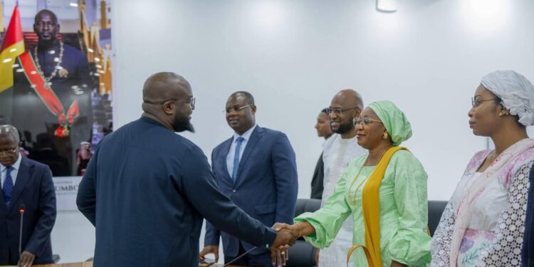 Charlotte Daffé prend fonction : « cette confiance m&rsquo;honore et renforce mon engagement à servir la Guinée avec loyauté…»