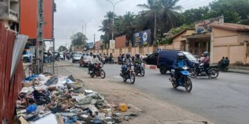 Incivisme à Conakry : l’Université Gamal Abdel Nasser forcée de cohabiter avec des ordures