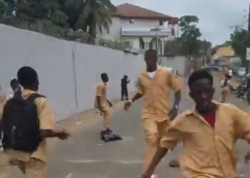 Rogbané : manifestation après l&rsquo;arrestation par un militaire d&rsquo;un Directeur qui a renvoyé un élève non coiffé