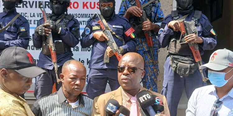 Trafic international : un français et un guinéen interpellés avec 11 kg de cocaïne par les services spéciaux