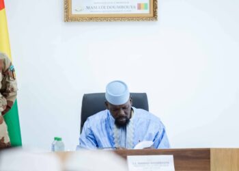 Conseil des ministres : « finaliser les lois organiques restantes prévues dans la Constitution », a ordonné le président Mamadi