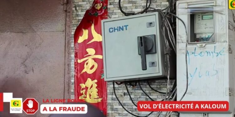 Vol d’électricité à Kaloum : un système de bypass découvert dans une boîte de nuit