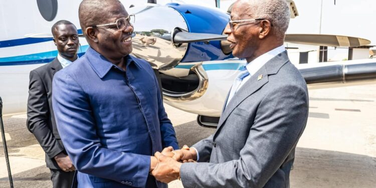 Visite officielle : Ilídio Vieira Té arrive à Conakry et est accueilli par le chef du gouvernement guinéen…..