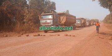 Poussière, camions et ras-le-bol : Moribaya se rebiffe