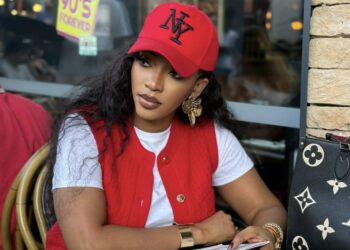 Bad buzz ou coup de blues ? : Djélykaba Bintou annonce son retrait de la scène musicale….