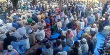 Mosquée Almamya (Mamou) : des fidèles réunis pour la prière funèbre d’Elhadj Guelguedji