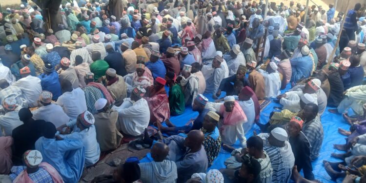 Mosquée Almamya (Mamou) : des fidèles réunis pour la prière funèbre d’Elhadj Guelguedji