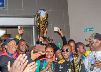 Handball : accueil en héros pour les doubles championnes du monde guinéennes