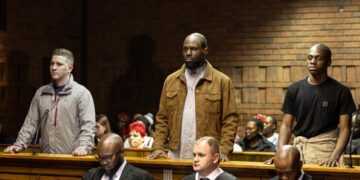 Kemi Seba demande l&rsquo;asile politique en Afrique du Sud après son arrestation pour séjour illégal