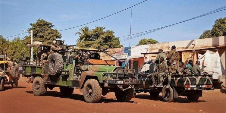 Attaques djihadistes coordonnées au Mali : l&rsquo;armée dit avoir repris le contrôle de la situation