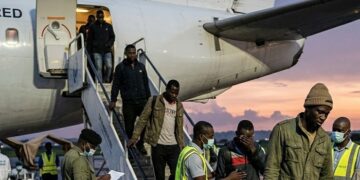 Migration irrégulière : 2 guinéens parmi neuf migrants expulsés par les États-Unis vers la Sierra-Léone