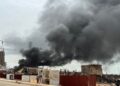 Kaloum : une colonne de fumée noire se dégage de l’ancien dépôt pétrolier