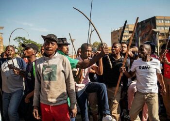 Afrique du Sud : tensions xénophobes signalées dans plusieurs villes, les autorités appellent à la retenue 