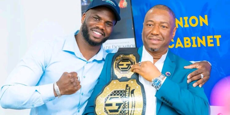 MMA : Bafodé Gassama présente sa ceinture de champion du monde aux autorités sportives guinéennes
