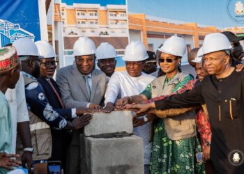 Construction d’un complexe scolaire à Bambéto : « C’est une injustice subie par les gens de l’axe qui a été réparée », dixit le ministre Alpha Bacar Barry