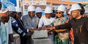 Construction d’un complexe scolaire à Bambéto : « C’est une injustice subie par les gens de l’axe qui a été réparée », dixit le ministre Alpha Bacar Barry