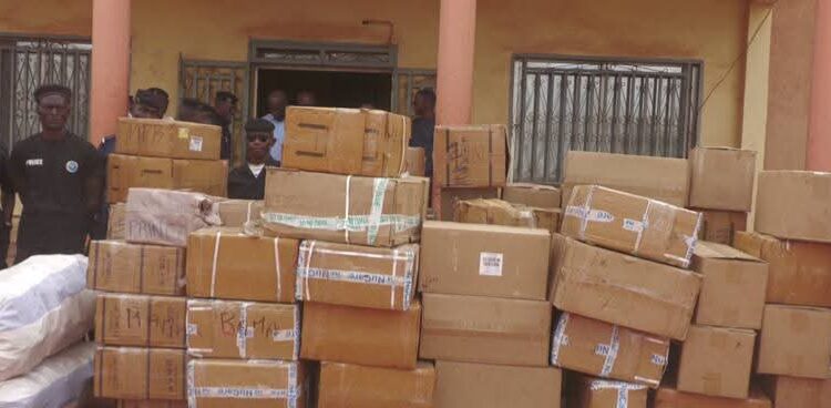 Kankan : la Douane saisit 171 cartons de produits pharmaceutiques, dont 169 prohibés