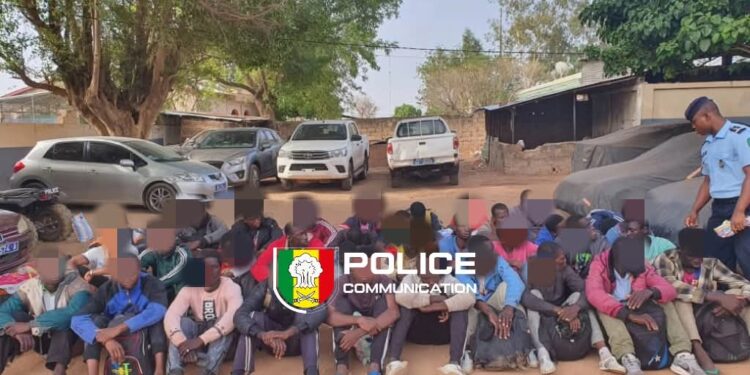 Immigration clandestine : la police sénégalaise intercepte 35 personnes dont 3 Guinéens, en partance pour l’Espagne