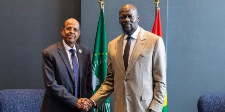 Sommet Afrique–France : le président Mamadi Doumbouya échange avec le président de la Commission de l’Union africaine
