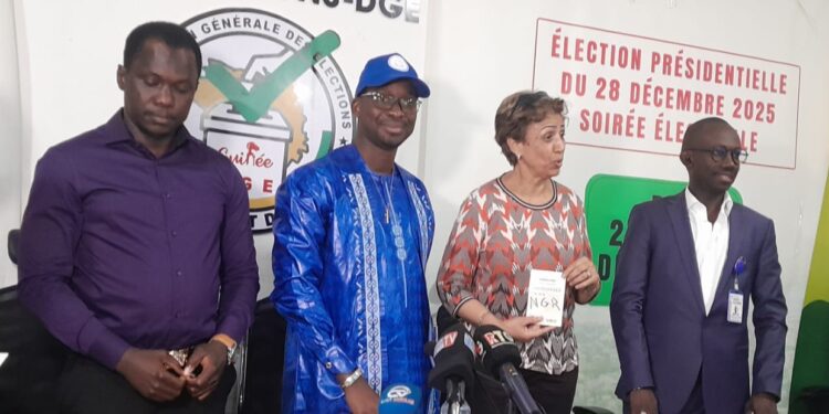 Double scrutin: remise du découpage électoral et des fichiers destinés aux délégués des partis politiques dans les bureaux de vote et les CACV
