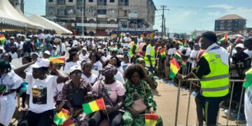 Dixinn en liesse : une marée humaine derrière Mélia Ismaël Soumah