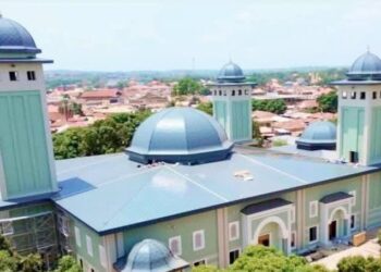 « C&rsquo;est la Guinée qui en sort renforcée….» : Dr Morissanda Kouyaté salue l&rsquo;inauguration des mosquées de Kankan et de Labé