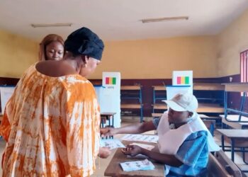 Élections législatives et communales : calme et faible affluence en debut de matinée à Sangoyah Mosquée