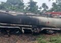 Nzérékoré : un camion-citerne de carburant  se renverse et prend feu