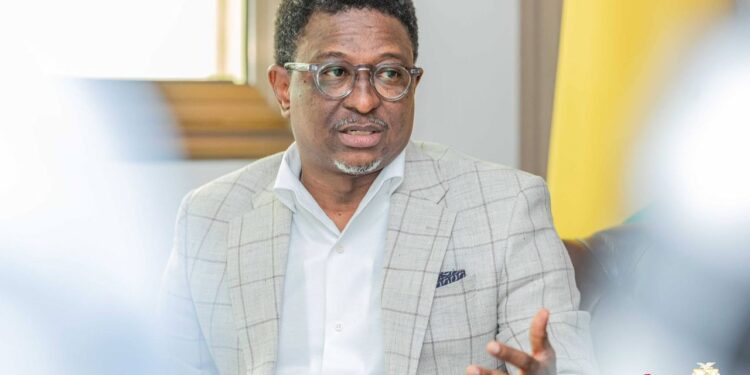 Examens nationaux : Alpha Bacar Barry annonce le rattrapage au Bac et des corrections accélérées