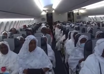 Pèlerinage : les 308 guinéens bloqués au Mali après une panne d&rsquo;avion sont rentrés à Conakry