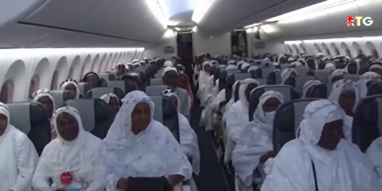 Pèlerinage : les 308 guinéens bloqués au Mali après une panne d&rsquo;avion sont rentrés à Conakry