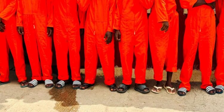 Prisons guinéennes : 20 000 uniformes remis aux détenus