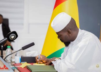 Décret: le président Doumbouya rappelle six attachés admis à faire valoir leur droit à la retraite