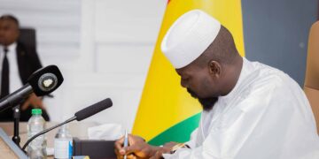 Décret: le président Doumbouya rappelle six attachés admis à faire valoir leur droit à la retraite