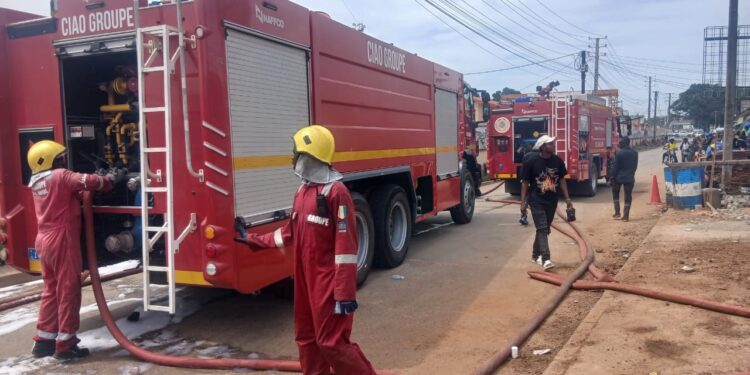 Tombo : un violent incendie ravage une concession, plusieurs familles sinistrées