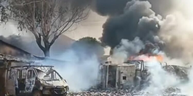 Incendie à Siguiri : un camion en flammes perturbe la circulation