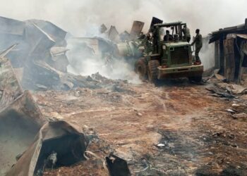 Incendie au grand marché de N’Zérékoré : le feu maîtrisé par la protection civile après des heures de lutte