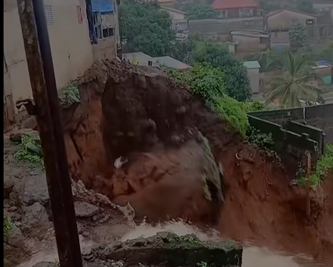 Pluies duliviennes à Conakry : un glissement de terrain fait d&rsquo;importants dégâts matériels à Lansanaya Takoui