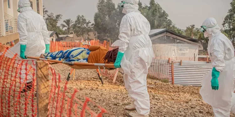 Le bilan de l&rsquo;épidémie d&rsquo;Ebola franchit le cap des 1 000 morts en RDC et en Ouganda, alerte l&rsquo;OMS