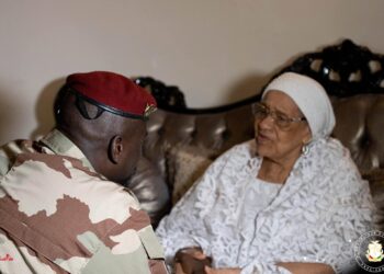 Décès de Hadja Andrée Touré : le président Mamadi salue la mémoire d’une « femme de courage, de résilience et de fidélité à son pays »