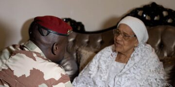 Décès de Hadja Andrée Touré : le président Mamadi salue la mémoire d’une « femme de courage, de résilience et de fidélité à son pays »