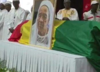 Obsèques de Hadja Andrée Touré : la Nation lui rend un dernier hommage au Palais du Peuple