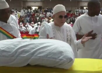 Décès d’Hadja Andrée Touré : Salif Keita à Conakry pour participer aux obsèques de l’ancienne Première dame