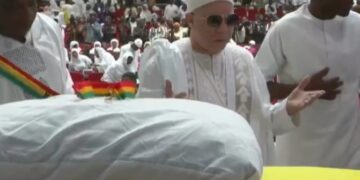 Décès d’Hadja Andrée Touré : Salif Keita à Conakry pour participer aux obsèques de l’ancienne Première dame