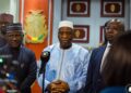 Abdul Samad Rabiu et le président Doumbouya « ont lancé à leurs équipes de travailler rapidement ensemble pour arriver à un résultat concret », déclare le ministre Morissanda