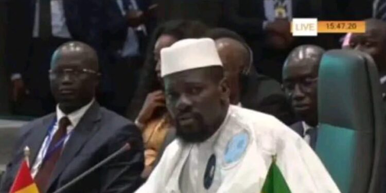 « Le peuple n’attend pas de nous que des communiqués ; il attend de l’eau, des routes, des usines…..», déclare le président Mamadi