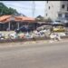 Dépôt sauvages d’ordures à Simbaya 1 : le chef de quartier dénonce l’incivisme sur la Route Le Prince et annonce des sanctions