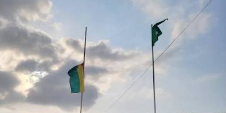 Décès de Hadja Andrée Touré : le président ordonne la mise en berne du drapeau