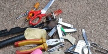 Kindia : ciseaux, marteaux ….et pinces retrouvés lors d&rsquo;cune opération de fouille à la maison centrale 